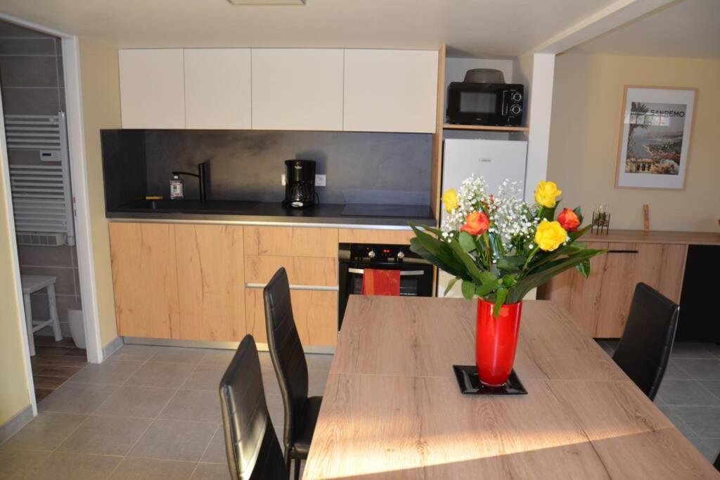 Appartement Vue Sainte Victoire, proche Aix-en-Provence à Pourrieres Extérieur photo