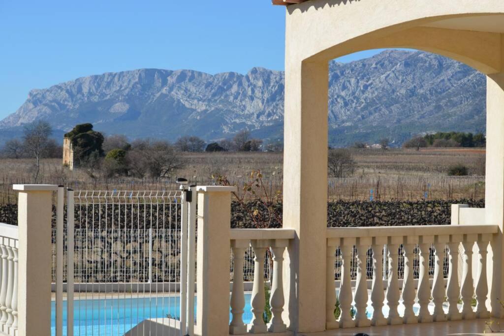 Appartement Vue Sainte Victoire, proche Aix-en-Provence à Pourrieres Extérieur photo