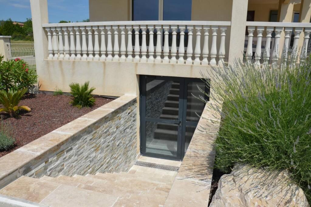 Appartement Vue Sainte Victoire, proche Aix-en-Provence à Pourrieres Extérieur photo